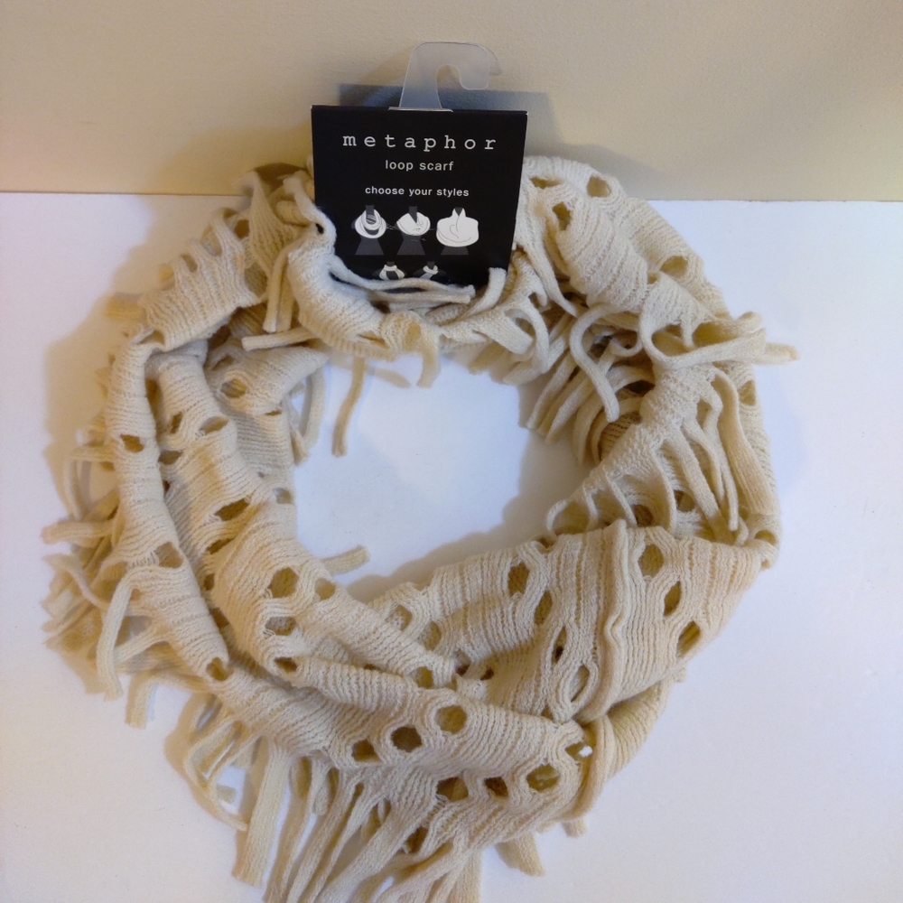 Metaphor Women's Unity Winter White Loop Scarf NEW